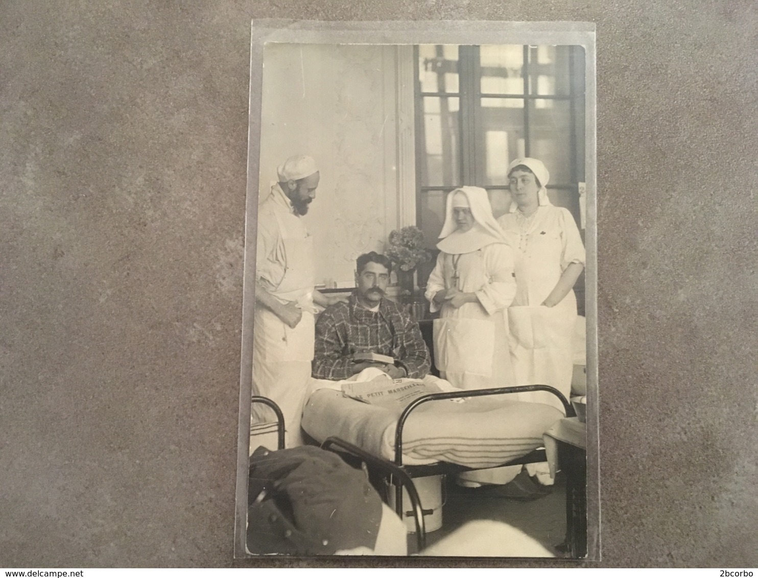 POILUS SUR SON LIT D'HOPITAL DATE 1914  JOURNAL LE PETIT MARSEILLAIS   MARSEILLE ? - Guerre 1914-18