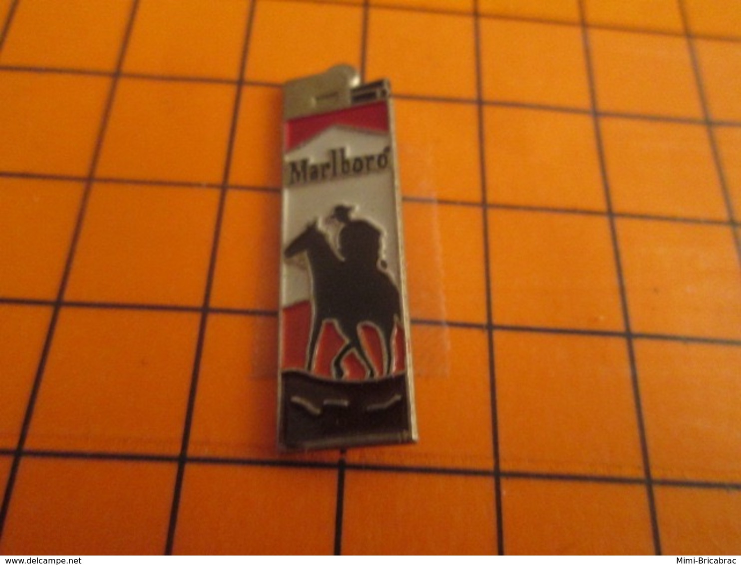 1419 Pin's Pins : BEAU ET RARE : Thème MARQUES / BRIQUET MARLBORO COW-BOY - Merken