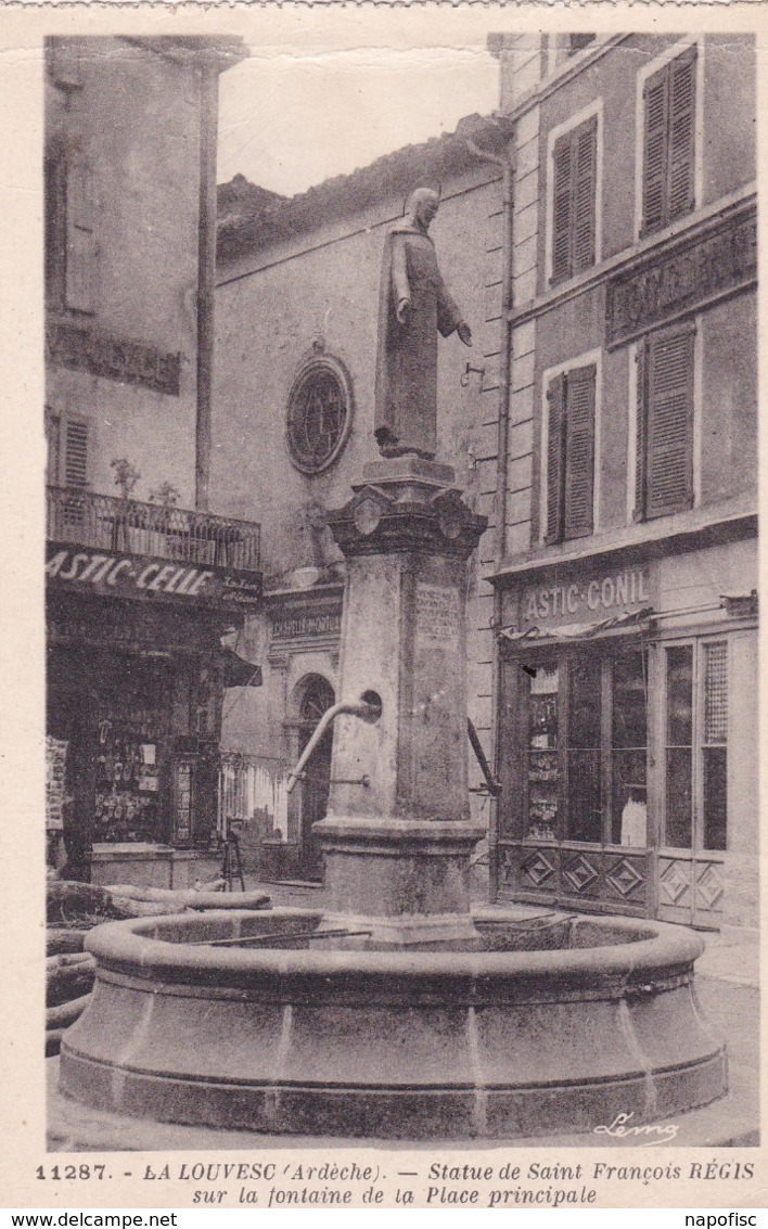 07-La Louvesc Statue De Saint François Régis Sur La Fontaine De La Place Principale - La Louvesc