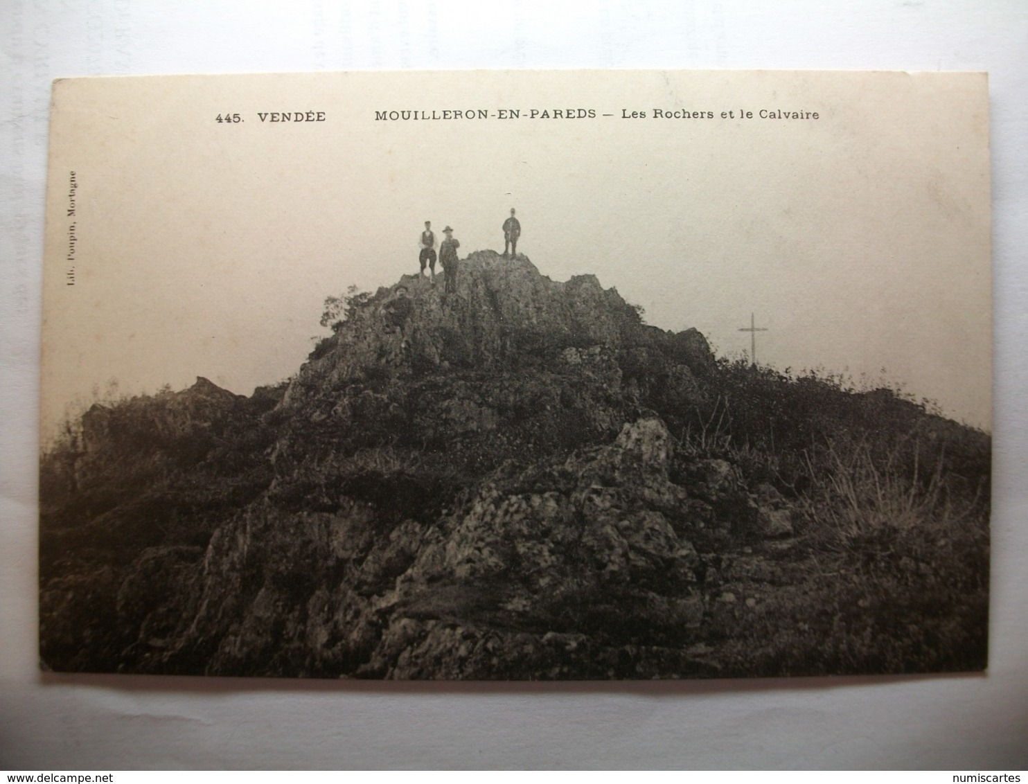 Carte Postale Mouilleron En Pareds (85) Les Rochers Et Le Calvaire (Petit Format Noir Et Blanc Non Circulée ) - Mouilleron En Pareds