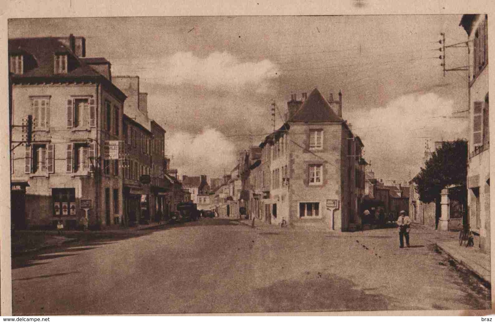 CPA Landivisiau Rues De La Trinité Et Louis Pasteur ( Petit Manque Au Coin Bas Droit) - Landivisiau