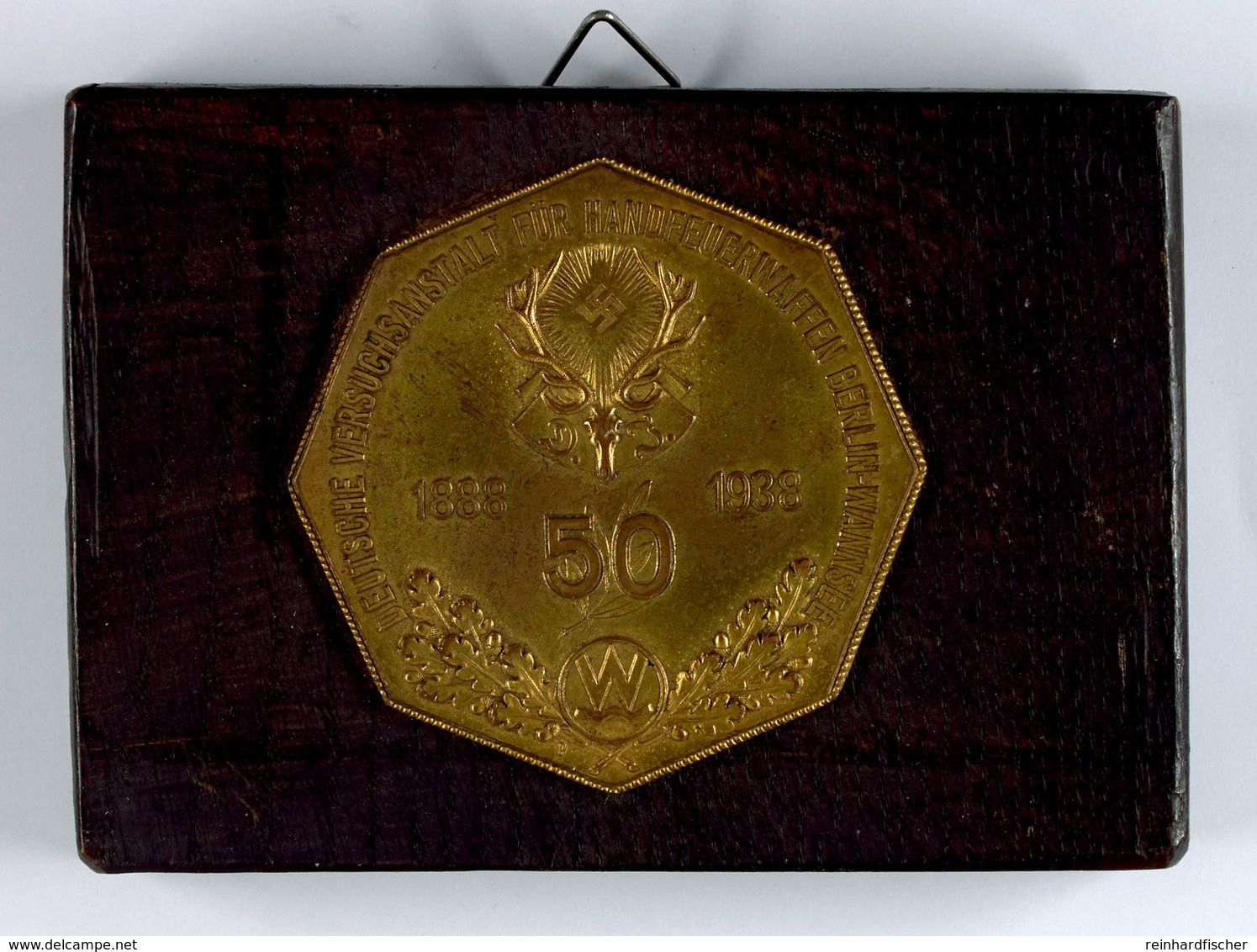 Plakette, "50 Jahre 1888-1938 Deutsche Versuchsanstalt Für Handfeuerwaffen Berlin-Wannsee", Auf Holzblock, Maße Plakette - Other & Unclassified