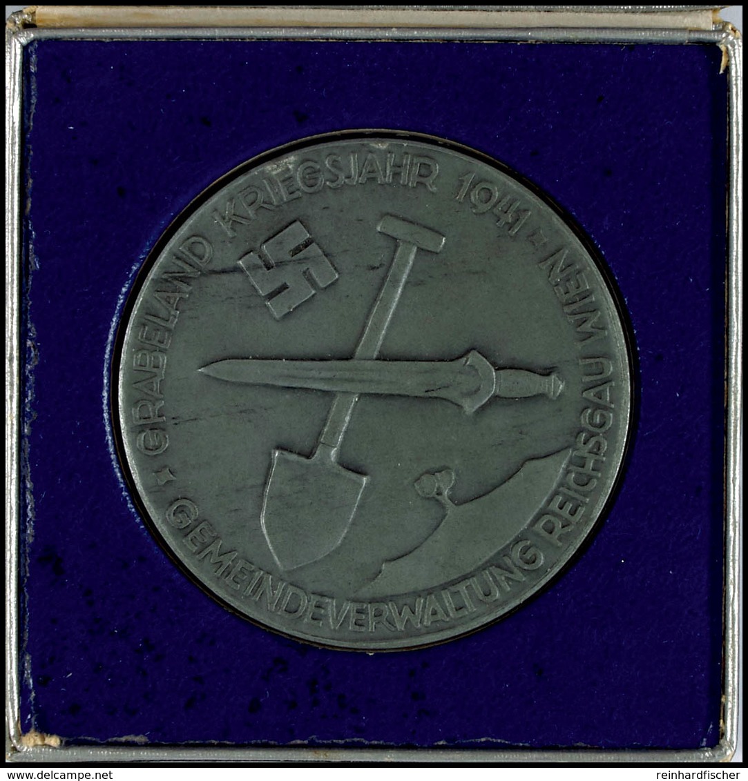 Österreich, Medaille "Grabeland Kriegsjahr 1941 - Gemeindeverwaltung Reichsgau Wien", Von Schmidt, Av: Bäuerin Vor Marsc - Other & Unclassified