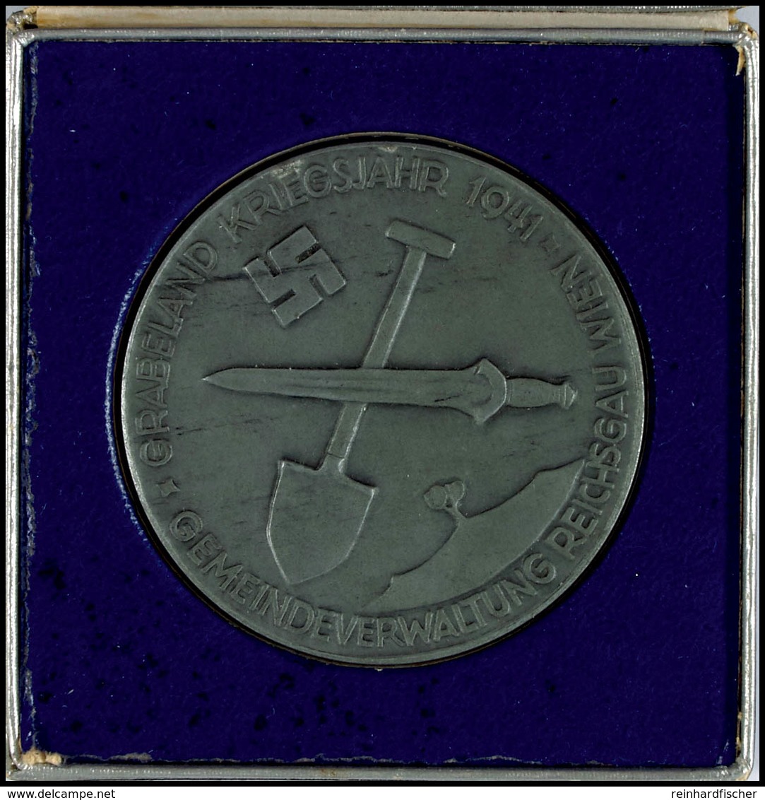 Österreich, Medaille "Grabeland Kriegsjahr 1941 - Gemeindeverwaltung Reichsgau Wien", Von Schmidt, Av: Bäuerin Vor Marsc - Sonstige & Ohne Zuordnung