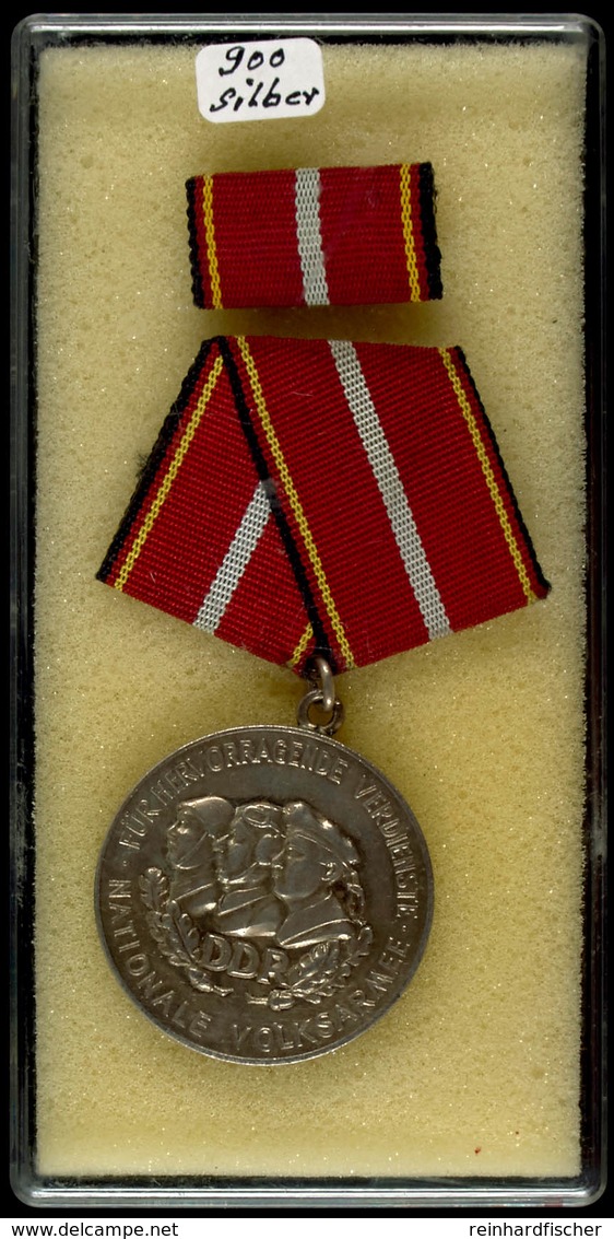 DDR, Verdienstmedaille Der Nationalen Volksarmee 1956, Silber, Mit Punze 900, Ohne Verleihungsnummer, Am Band, Zustand I - Other & Unclassified