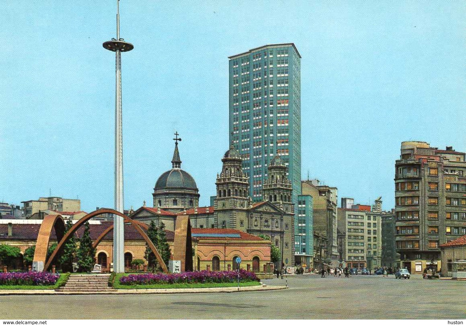 GIJON - Monument Aux Martyrs Et Avenue D'Alvarez Garaya - Asturias (Oviedo)