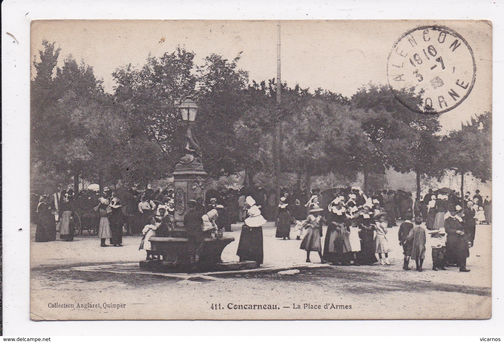 CP 29 CONCARNEAU La Place D'Armes - Concarneau