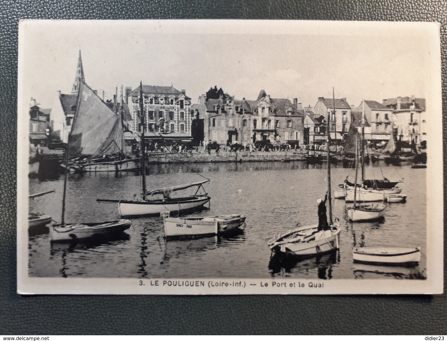 LE POULIGUEN  PORT VOITURE CHALUTIER VOILIER - Le Pouliguen