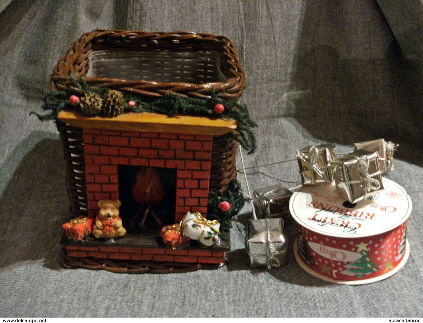 Lot Decorations Noel :panier + Piques Cadeaux Argentés + 1 Rouleau Motifs Noel - Decorative Items