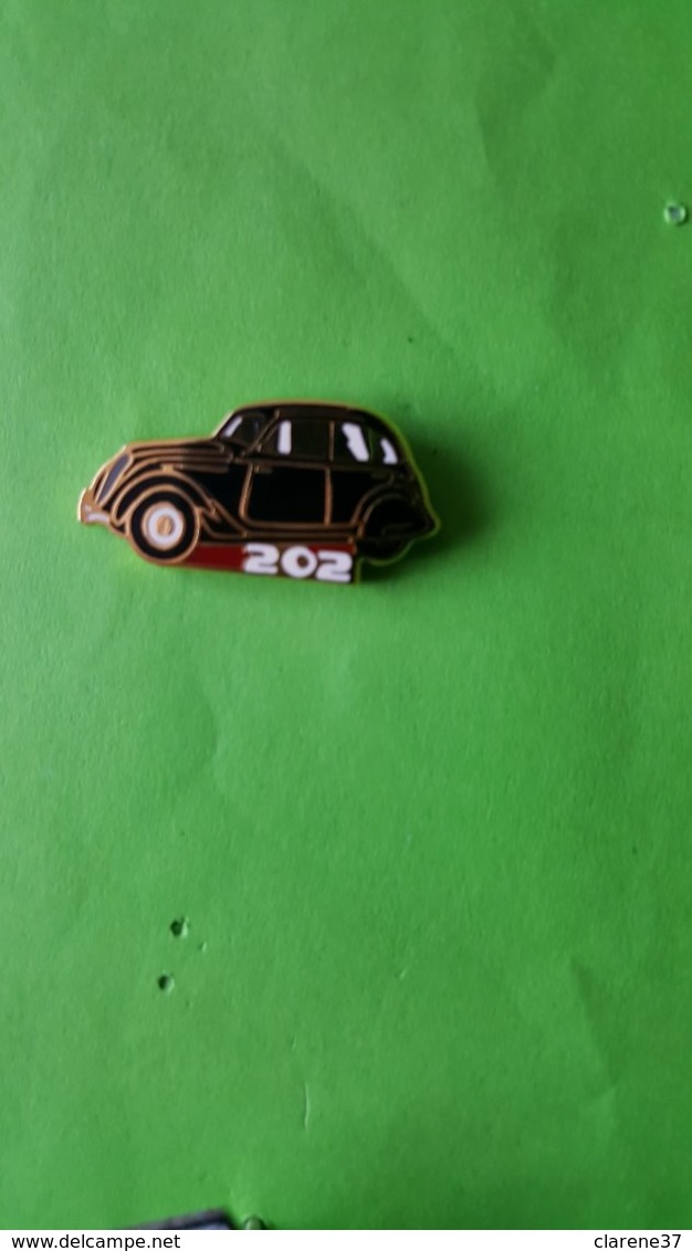 Pin's Automobile PEUGEOT 202 - Peugeot