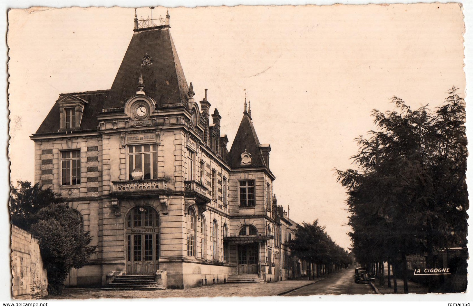 NEUILLY EN THELLE-HOTEL DE VILLE ET AVENUE DES CINQ MARTYRS - Autres & Non Classés