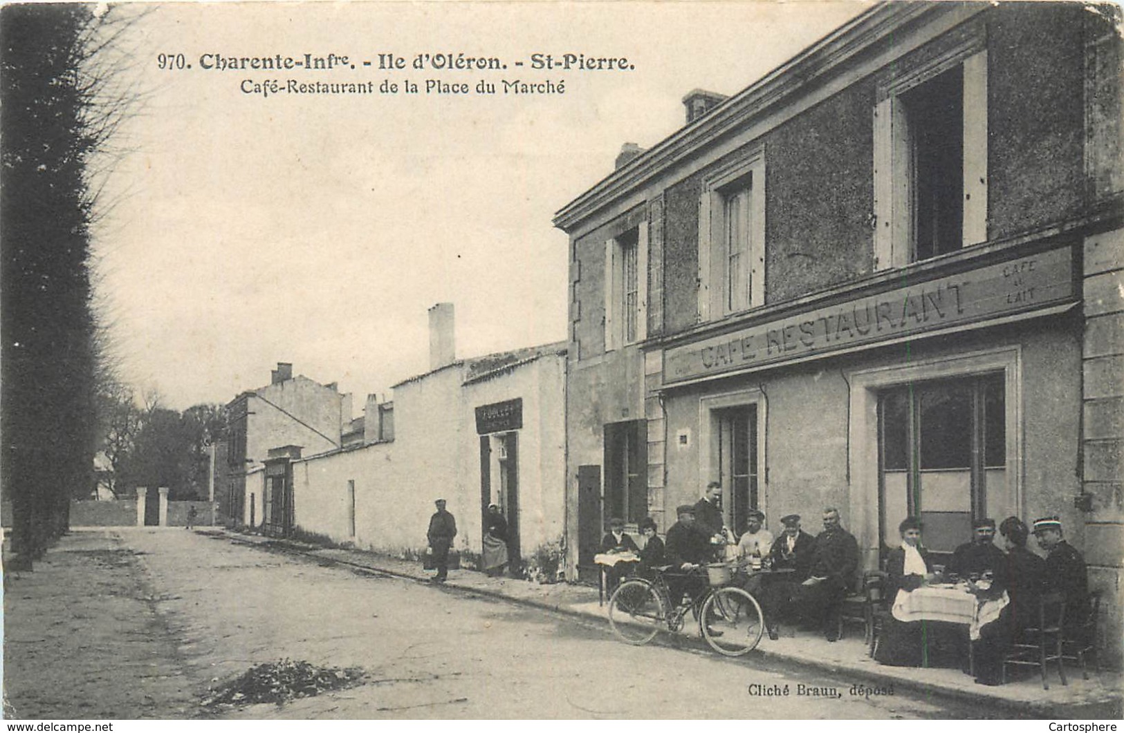 CPA 17 Charente Maritime Inférieure Ile D'Oléron Saint Pierre Café Restaurant De La Place Du Marché Non Voyagée - Saint-Pierre-d'Oleron