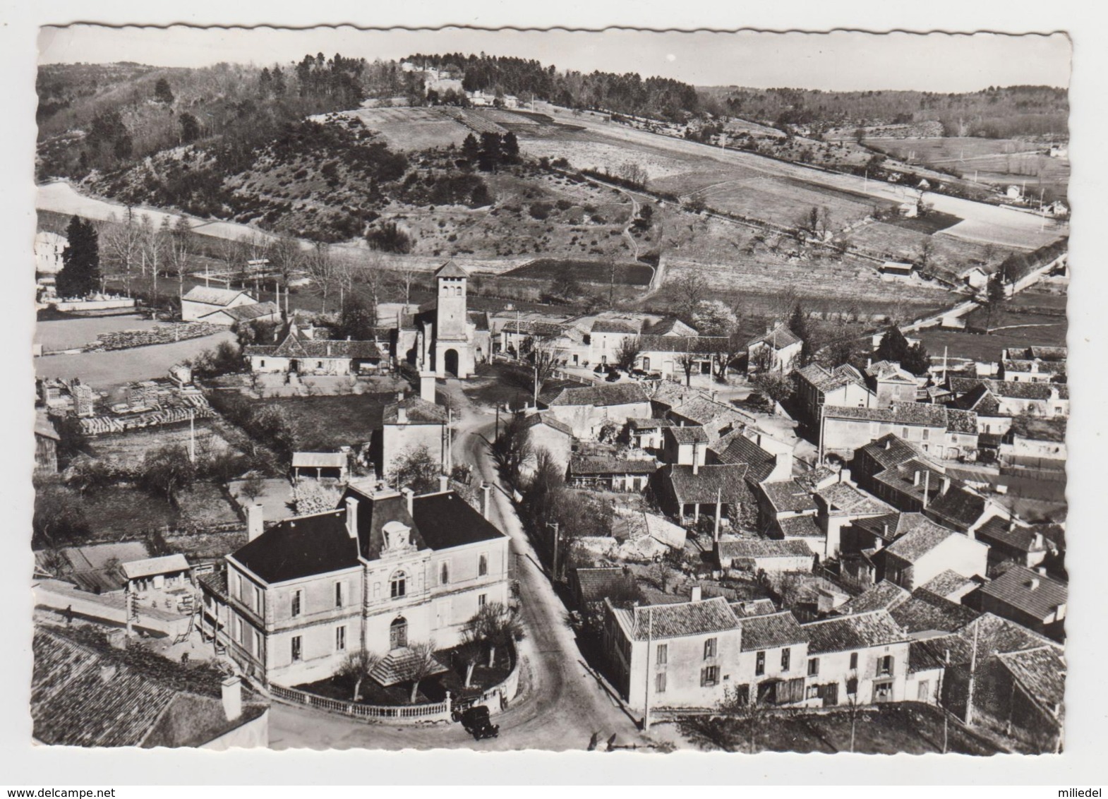 BA083 - VILLAMBLARD - En Avion Au Dessus De --- La Mairie - L'Eglise Et Vue Générale - Altri & Non Classificati