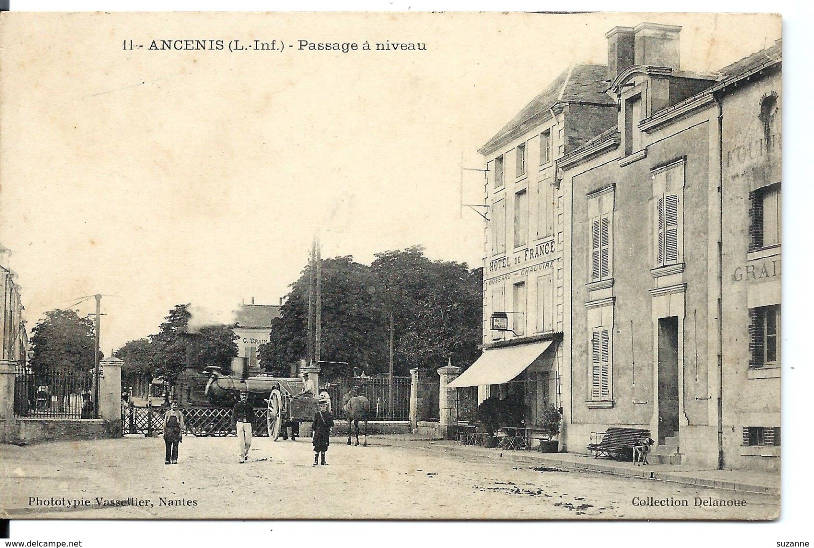 ANCENIS - Le TRAIN - Locomotive Au Passage à Niveau - Hôtel De France (Vassellier Nantes Vers 1914) - Rare - Ancenis