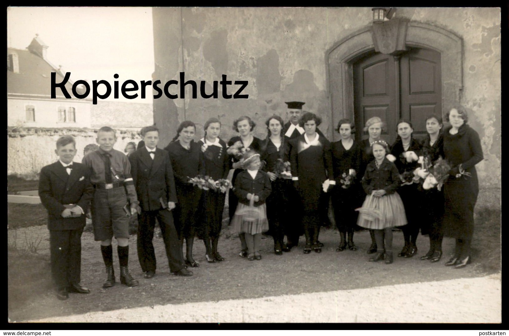 ALTE ORIGINAL FOTO POSTKARTE KINDER VOR KIRCHE VERM. KONFIRMATION PFARRER H-JUGEND UNIFORM Postcard Cpa Photo - Fotografie