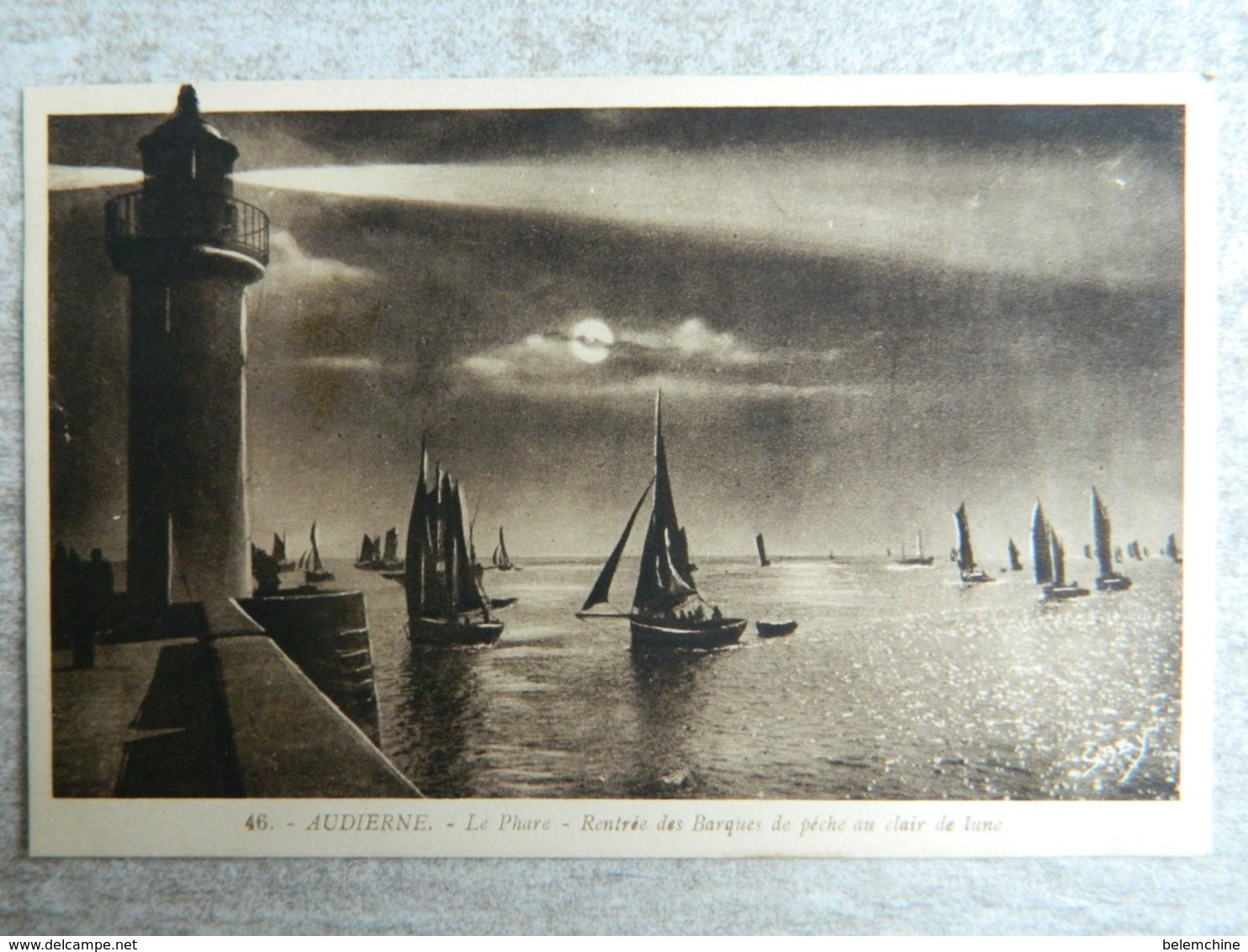 AUDIERNE           LE PHARE    RENTREE DES BARQUES DE PECHE AU CLAIR DE LUNE - Audierne