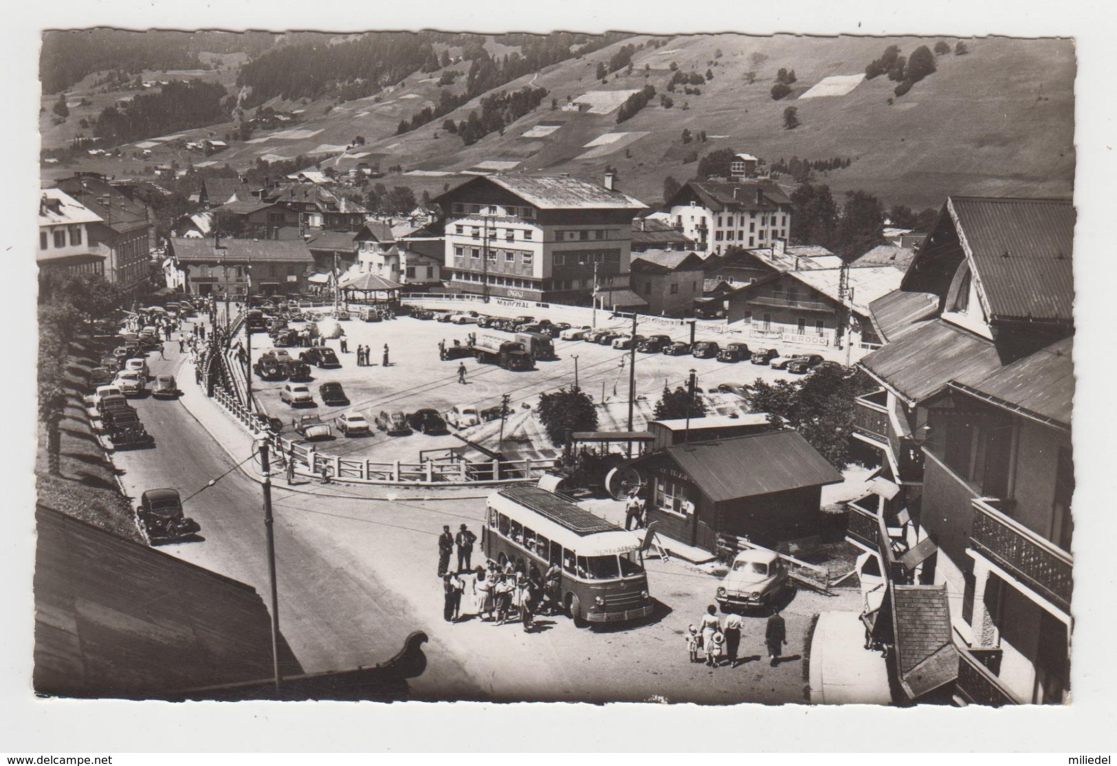 BA131 - MEGEVE - Animation Générale Un Jour De Rallye- Parking Camion Shell - Autocar - Simca Hotchkiss Citroen Traction - Megève