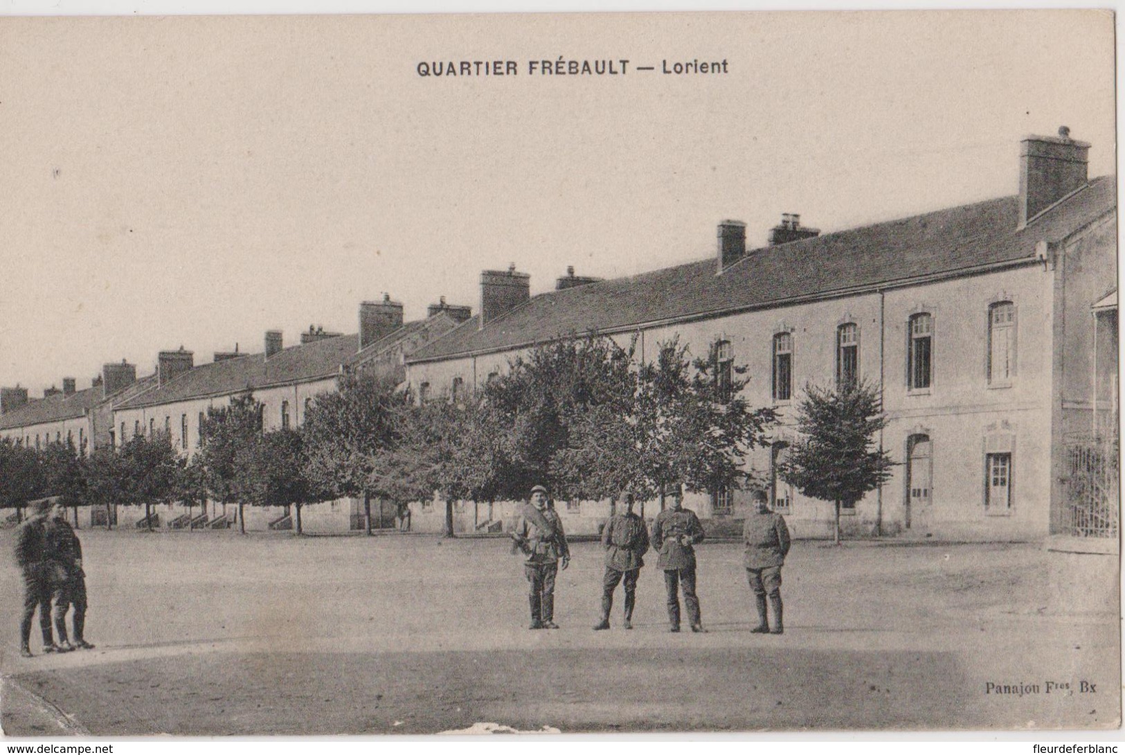 LORIENT (56) - CPA - Caserne, Quartier FREBAULT, Militaires - Lorient