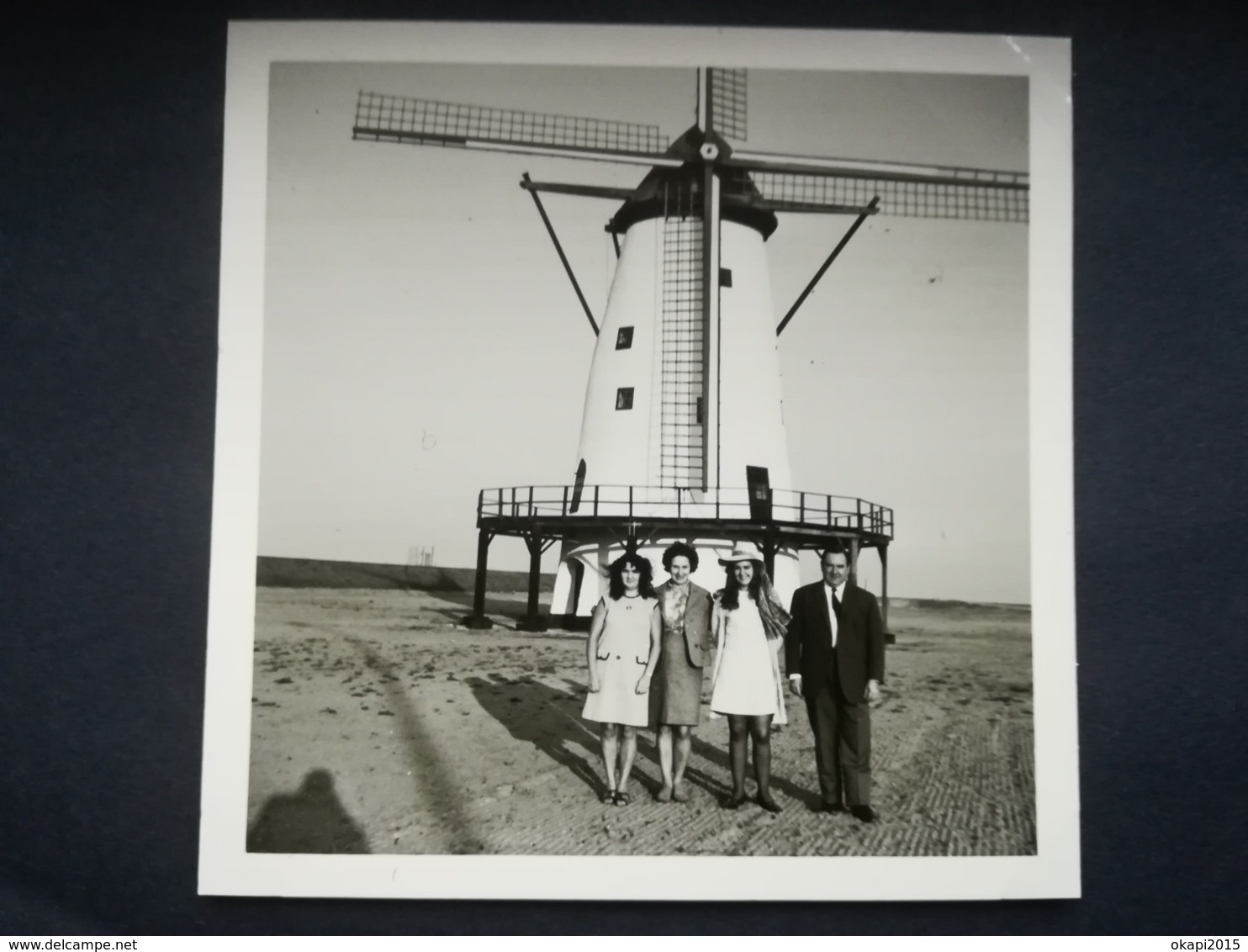 MOULIN À VENT MOLEN WINDMILL BATEAU PERSONNES ANONYMES HOMME FEMME 10 PHOTOS + 1 CARTE POSTALE - Gegenstände