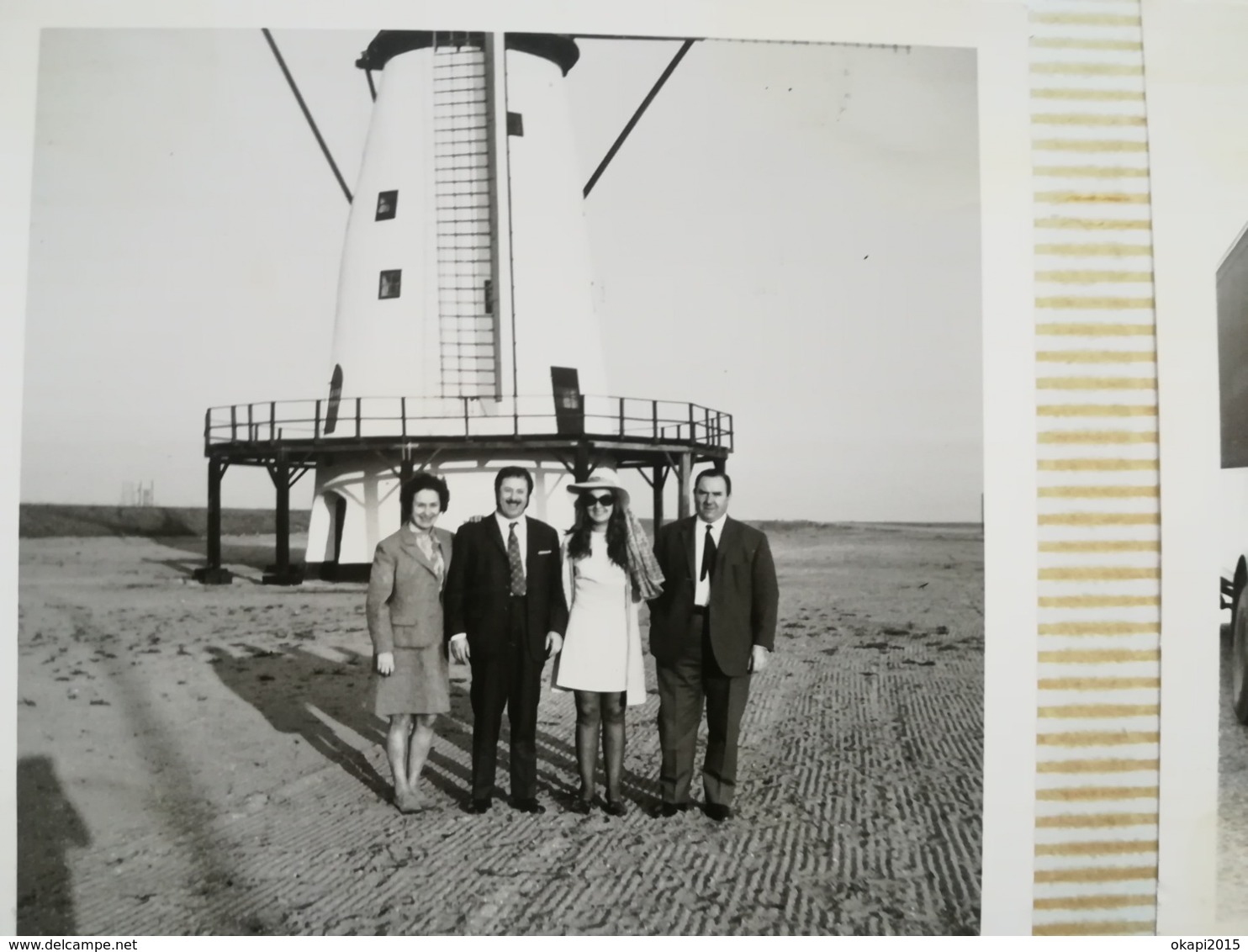 MOULIN À VENT MOLEN WINDMILL BATEAU PERSONNES ANONYMES HOMME FEMME 10 PHOTOS + 1 CARTE POSTALE