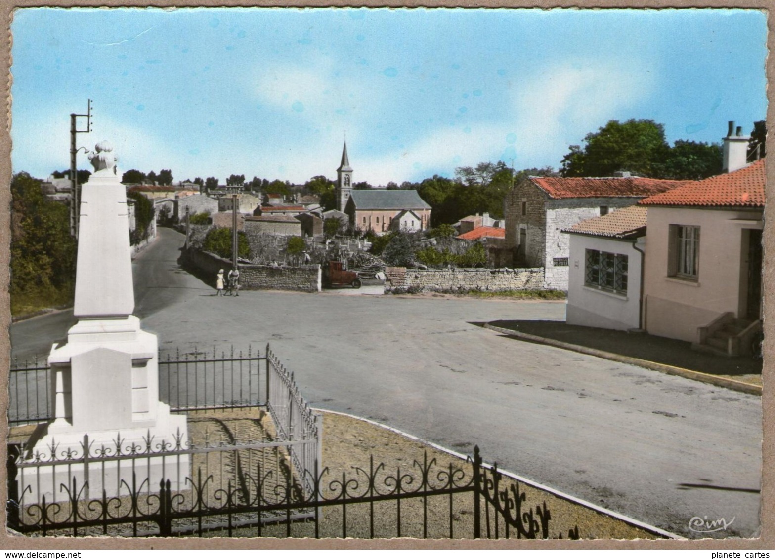 79 / SAINT-MAXIRE - Monument Aux Morts, Poste Et Vue Vers L'église (années 50-60) St - Altri & Non Classificati