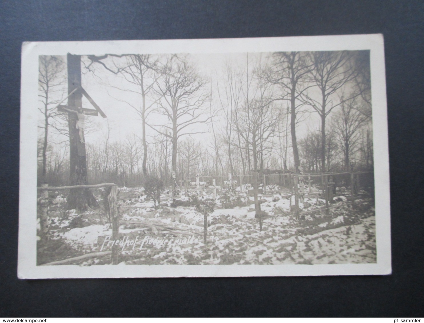 1. WK Feldpost AK 1917 Echtfoto Soldatenfriedhof Im Wald Mit Jesus Am Kreuz Roter Stempel Geprüft Waldshut - Cimetières Militaires