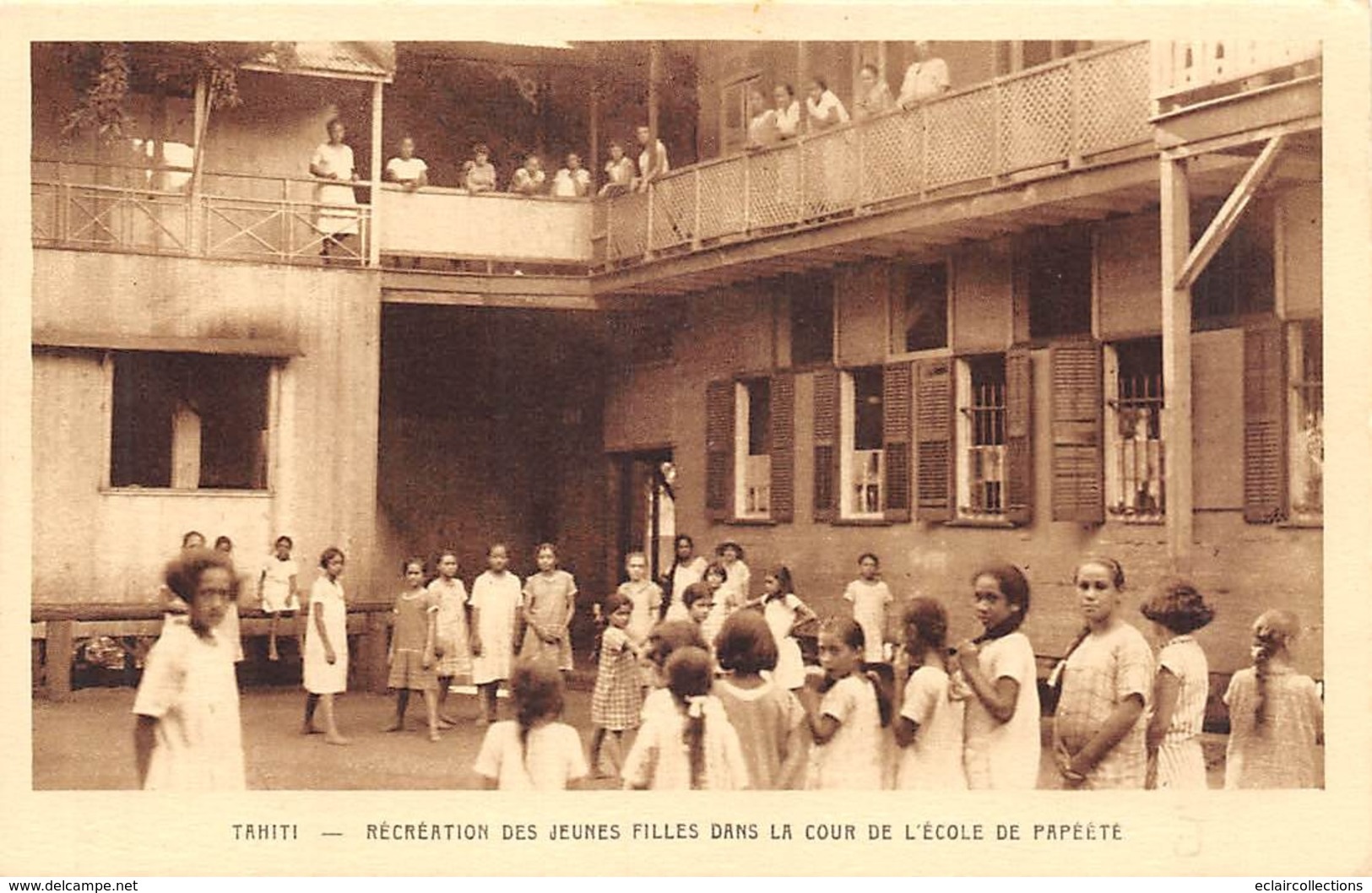 Océanie.  Polynésie Française    . Tahiti.   Cour De L'Ecole  Récréation Des Jeunes Filles           (voir Scan) - Tahiti