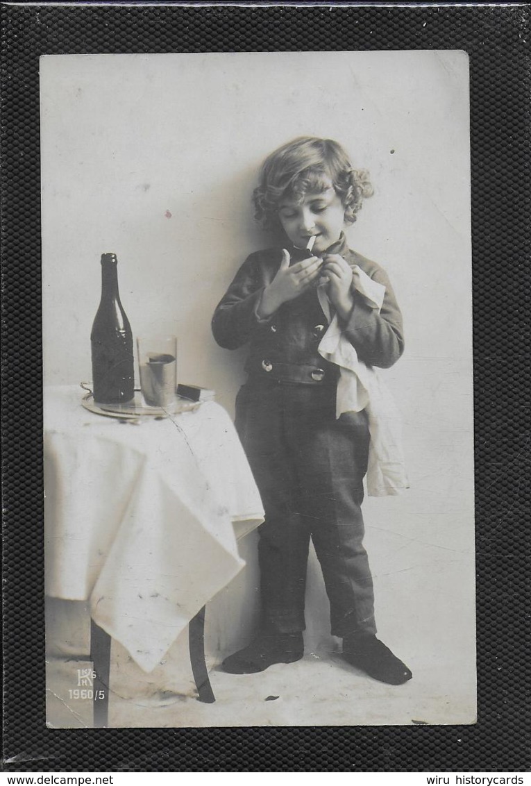 AK 0358  Junge Möchte Erwachsen Sein ( Rauchen , Alkohol ) Um 1911 - Humorvolle Karten