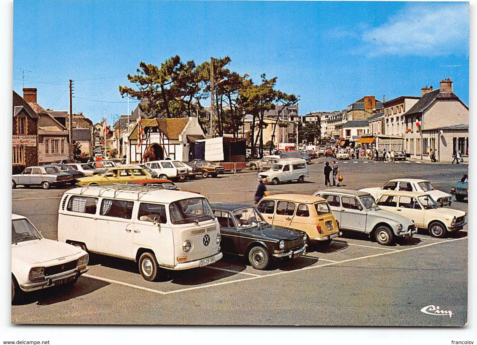 Coutainville - Volkswagen Bus Transporter T2 VW Citroen  Dyane. Renault 4L Renault 12  Peugeot 304 504.. CIM. Edit Cim - Autres & Non Classés