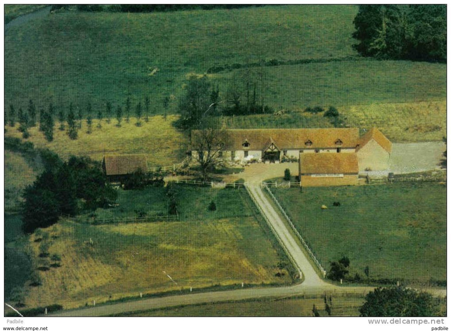 Carte Postale 72. La Fresnaye-sur-Chedouet  Hotel-Restaurant  Auberge St-Paul  Vue D'avion  Trés Beau Plan - La Fresnaye Sur Chédouet