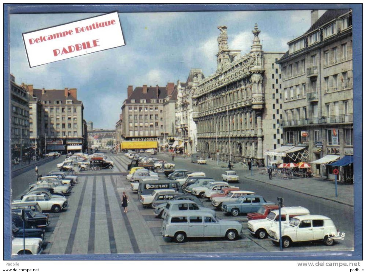 D 59. Valenciennes  Place D'Armes  Voitures Renault 4L  Trés Beau Plan - Valenciennes