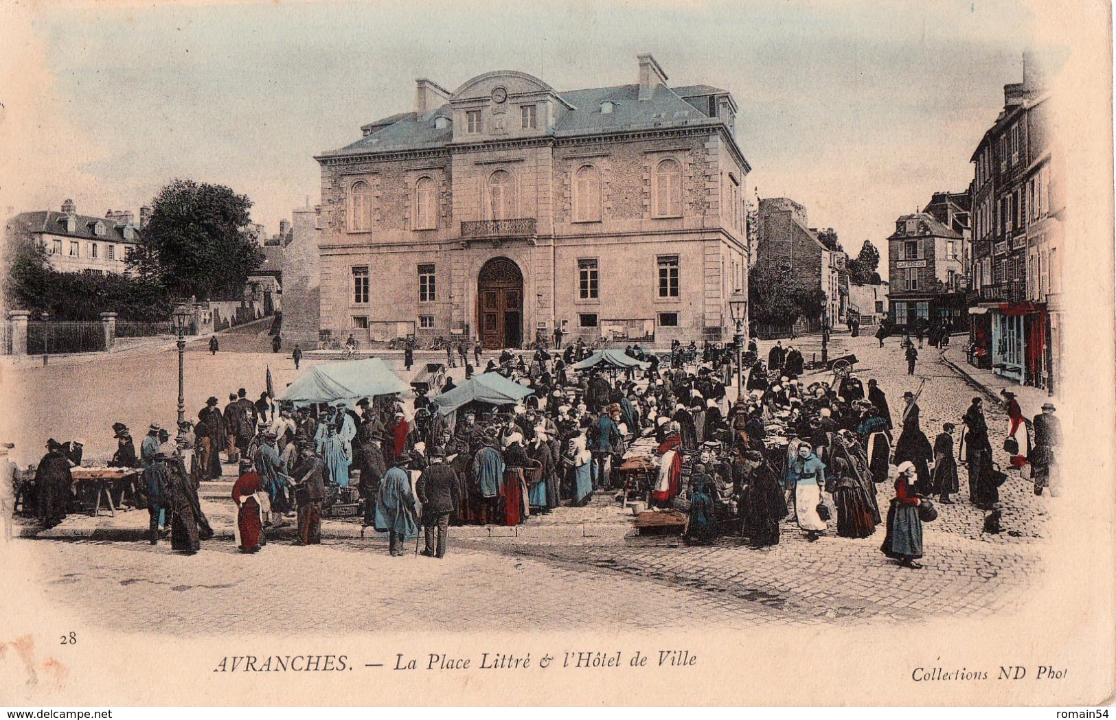 AVRANCHES-MARCHE PLACE LITTRE ET L'HOTEL DE VILLE - Avranches