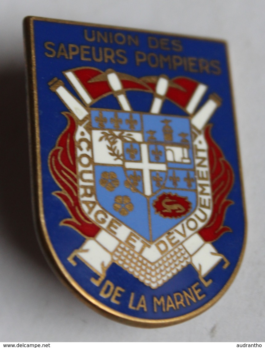 Bel Insigne Union Des Sapeurs Pompiers De La Marne Courage Et Dévouement Blason Fraisse Paris - Pompiers