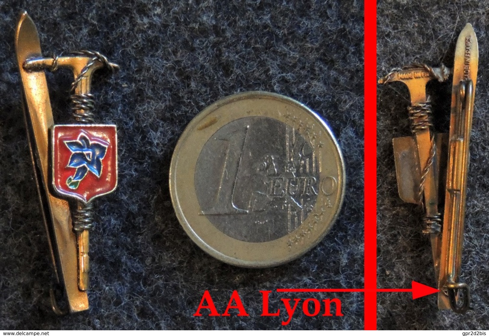 Ancien Insigne Broche Chantiers De Jeunesse & Montagne Fabrication A AUGIS Lyon - Altri & Non Classificati