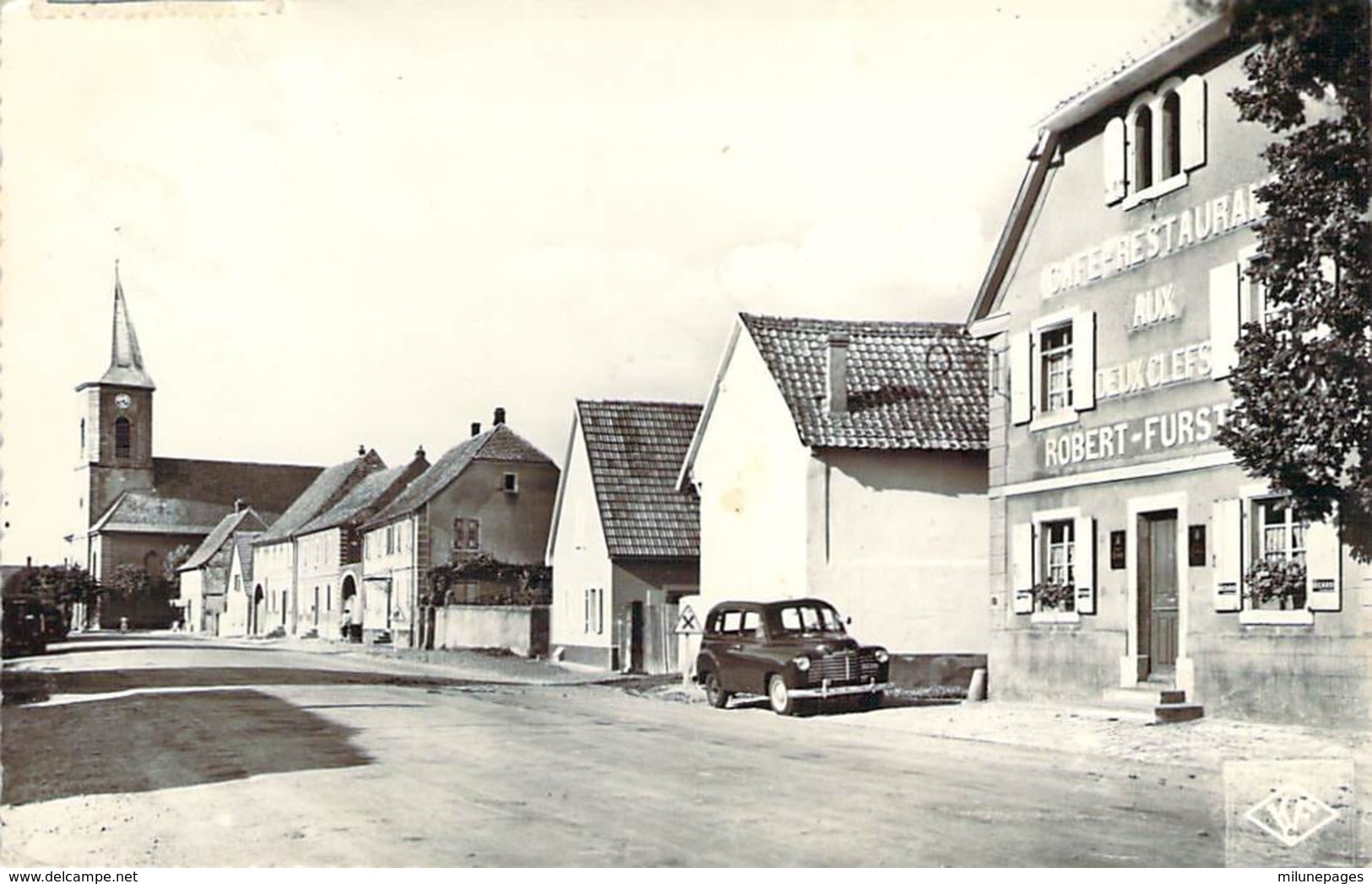 68 HAUT RHIN La Rue Principale De FESSENHEIM Devant Le Café Des Deux Clefs - Fessenheim