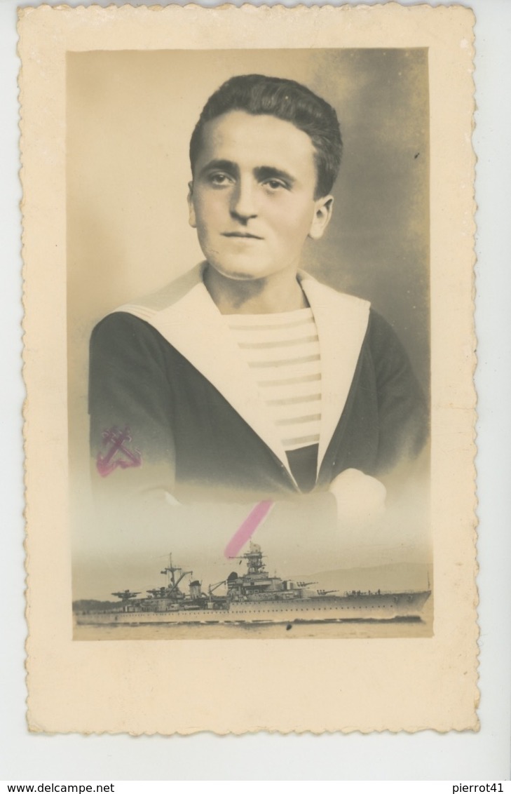 TOULON - MARINE FRANÇAISE - BATEAUX - Portrait D'un Marin Et Cuirassé (nom Du Photographe De TOULON Inscrit En Creux ) - Toulon