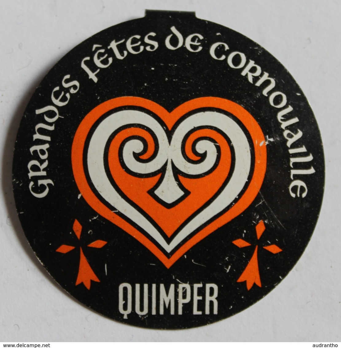 Badge Métal Grandes Fêtes De Cornouaille Quimper Bretagne Folklore Breton Festival - Obj. 'Herinnering Van'