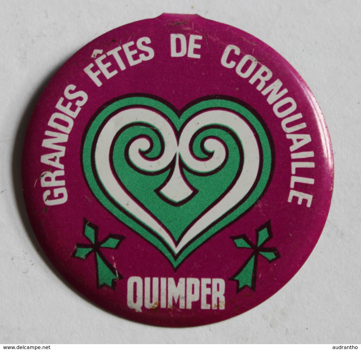 Badge Métal Grandes Fêtes De Cornouaille Quimper Bretagne Folklore Breton Festival - Obj. 'Remember Of'