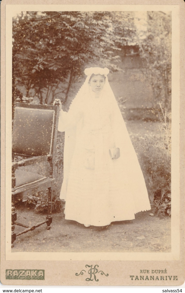 Photo Cabinet - Portrait De Communiante Par Razaka De Tananarive (Madagascar)- Scan Recto/verso - Anciennes (Av. 1900)