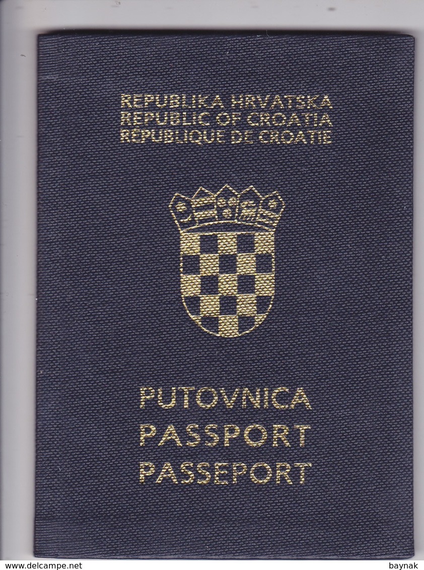 C33  --  PASSPORT  --   CROATIA  --  I.  MODEL  --  1998  --   NICE LOOKING GIRL  --  22 YEAR - Historische Dokumente