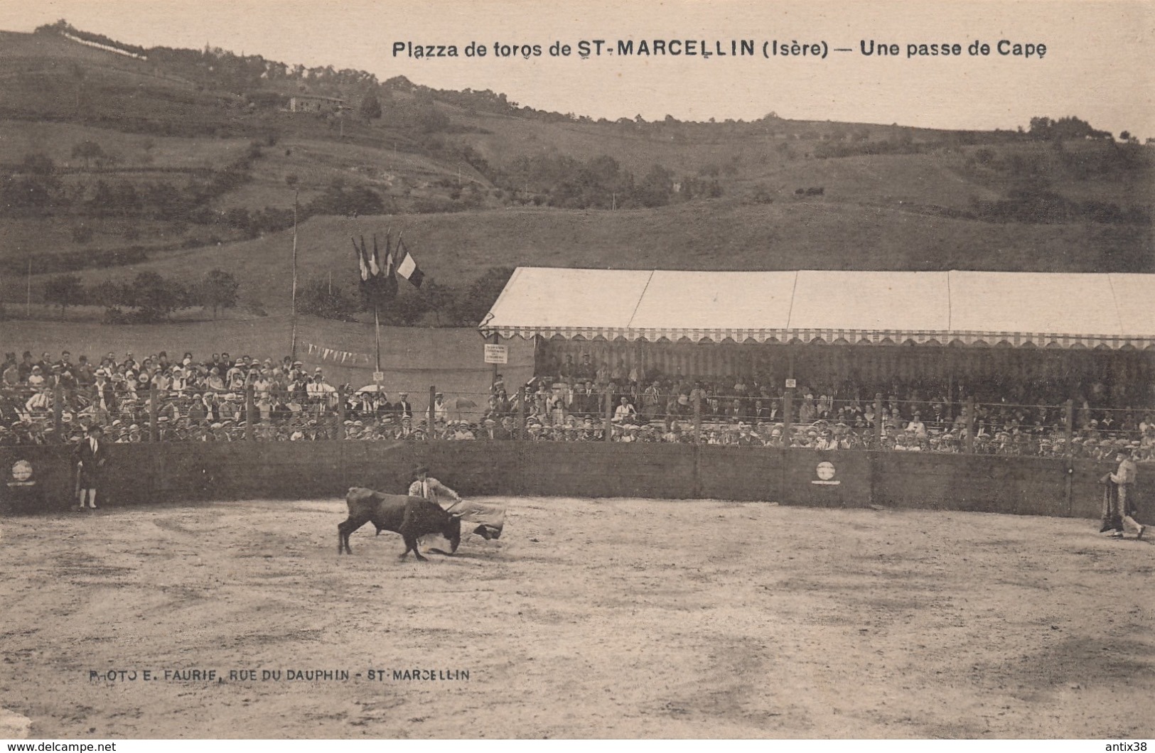 N74 - 38 - SAINT-MARCELLIN - Isère - Plazza De Toros - Une Passe De Cape - Saint-Marcellin