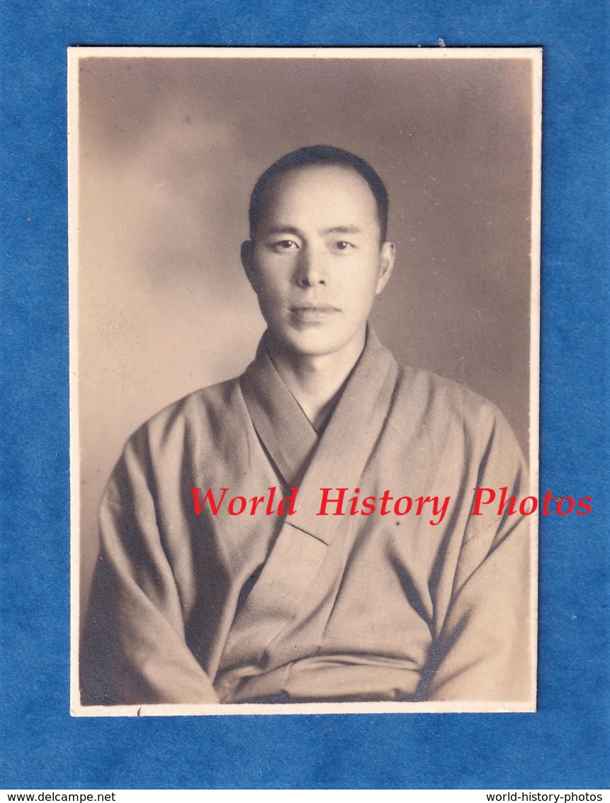 Photo Ancienne - Beau Portrait D'un Homme Japonais - Kimono Pose Mode Japan Japon Japanese Style Garçon - Non Classés