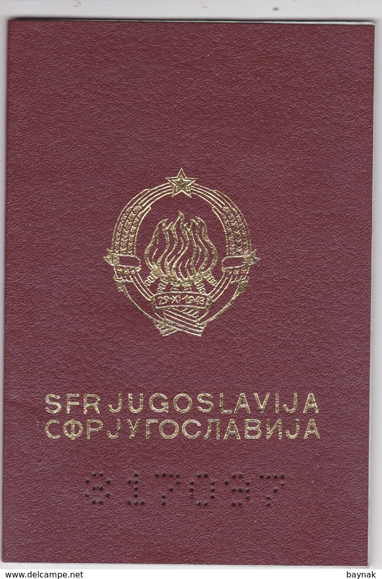 P39  --  SFR YUGOSLAVIA   ---  PASSPORT  --  LADY PHOTO --   1989 - Historische Dokumente