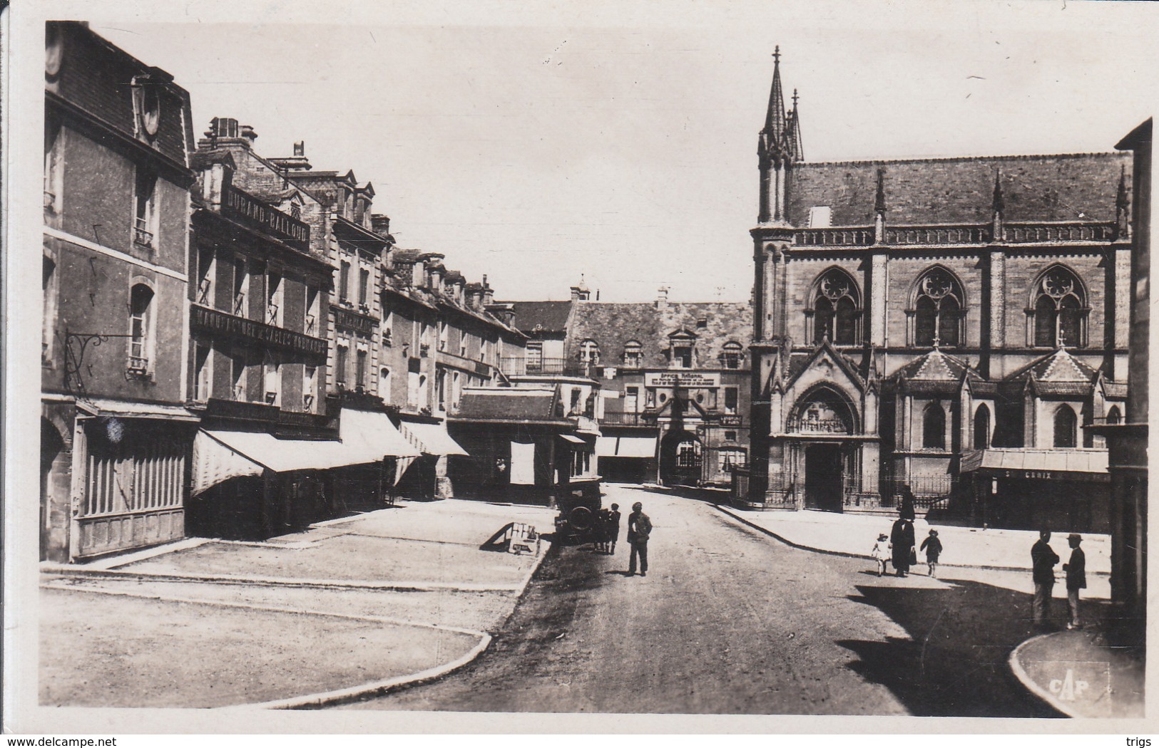 La Délivrande - Place De La Basilique - Caen