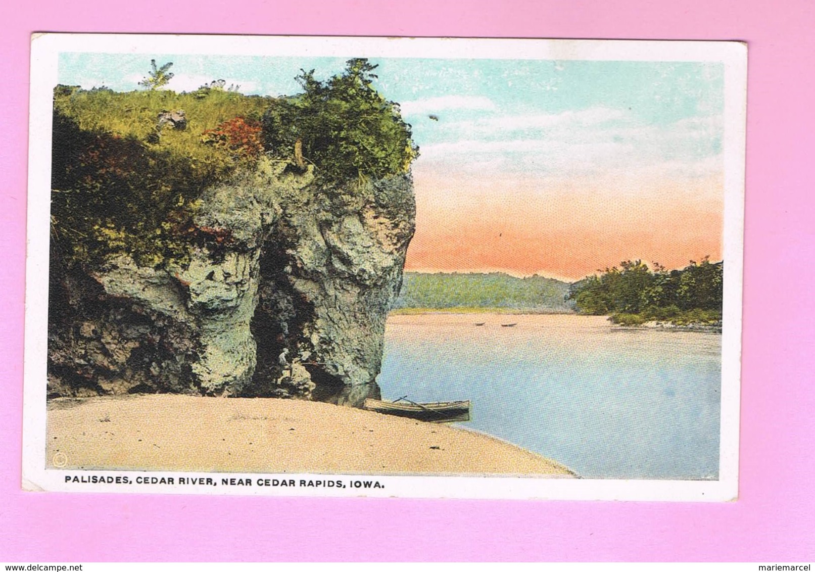 U.S.A. IOWA. CEDAR RAPIDS.   PALISADES , CEDAR RIVER, NEAR - Cedar Rapids