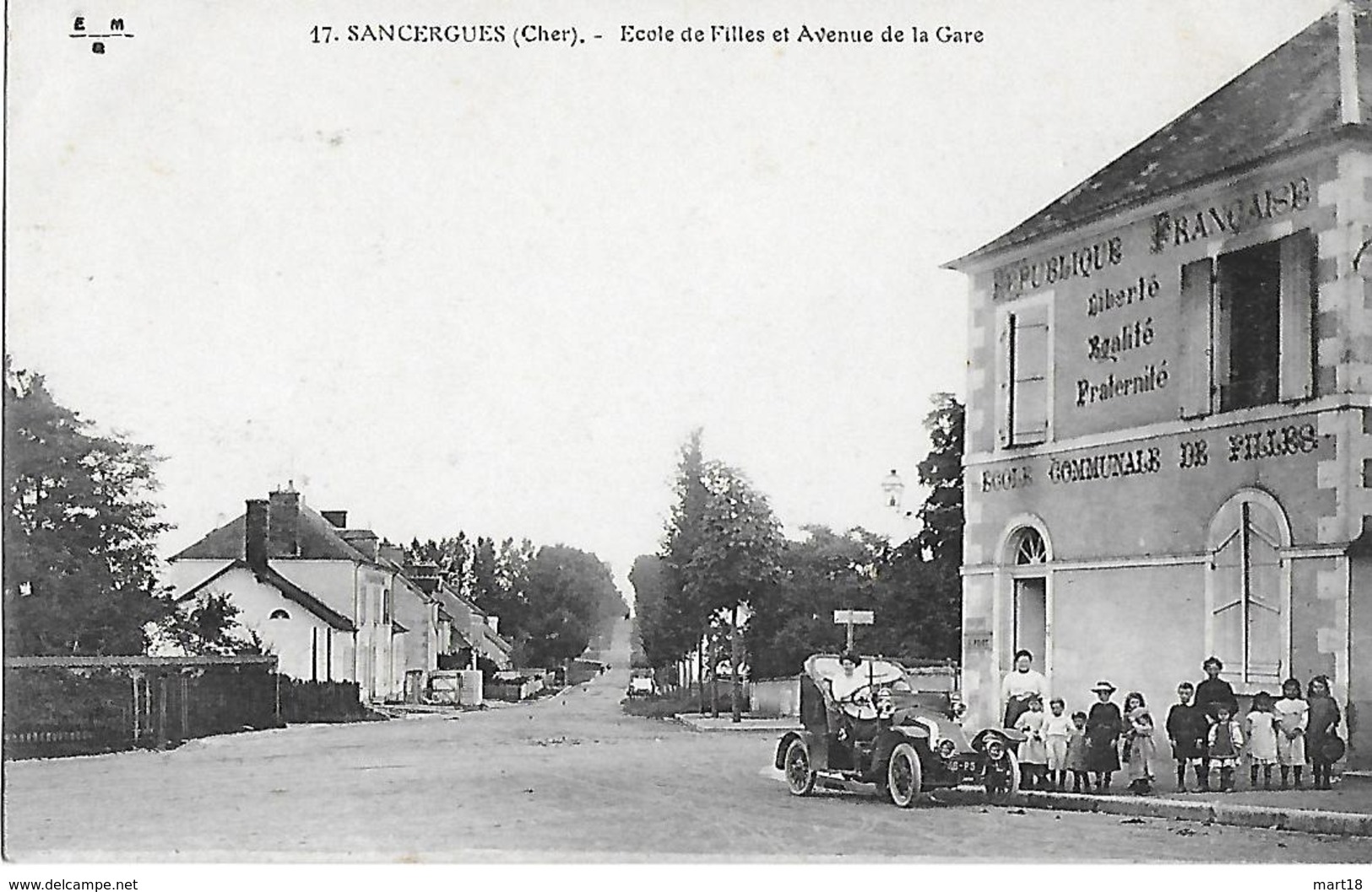 Carte Postale - SANCERGUES( 18 Cher ) - Ecole De Filles Et Avenue De La Gare - - Sancergues