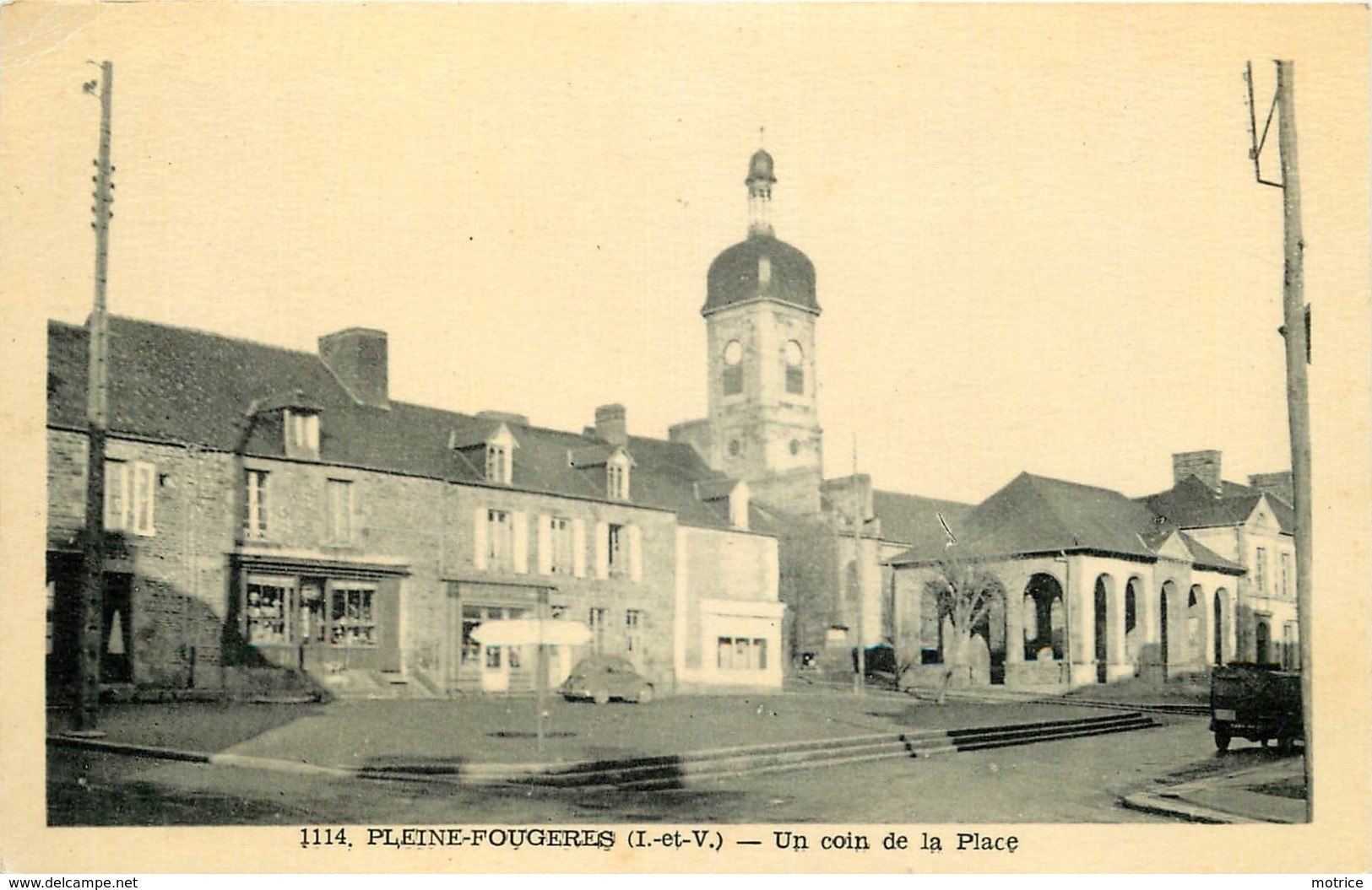 PLEINE FOUGERES - Un Coin De La Place. - Autres & Non Classés