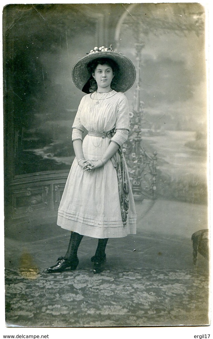 Grand Chapeau Capeline Paille Décoré Fruits - Jeune Fille - Indication Manuscrite : Alençon - Carte Photo - Femmes