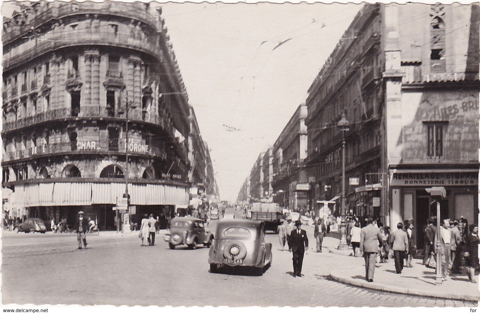 Bouches Du Rhone : MARSEILLE : Rue De La République - Animation Avec Automobile Citroen Traction - C.p.s.m. Photo Vérit. - Unclassified