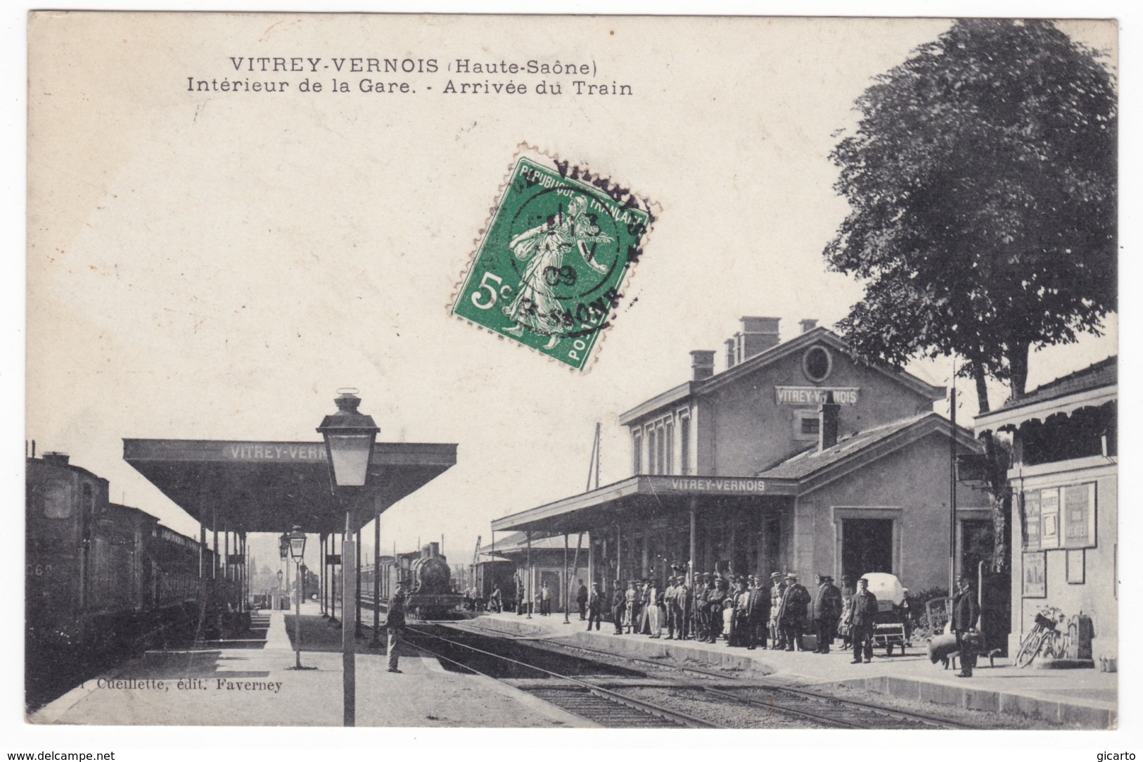 Vitrey Vernois , Intérieur De La Gare , Arrivée Du Train - Other & Unclassified